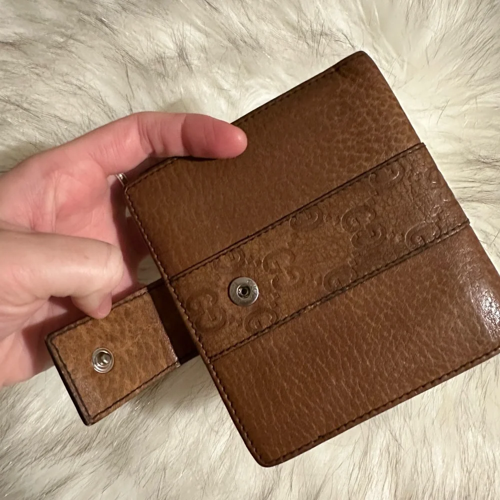 Authentic VINTAGE Gucci Guccissima Bifold Wallet (make an offer)
